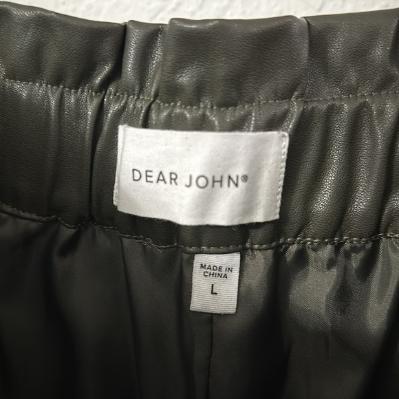 Dear John faux leather shorts  - Large - Picture 5 of 7